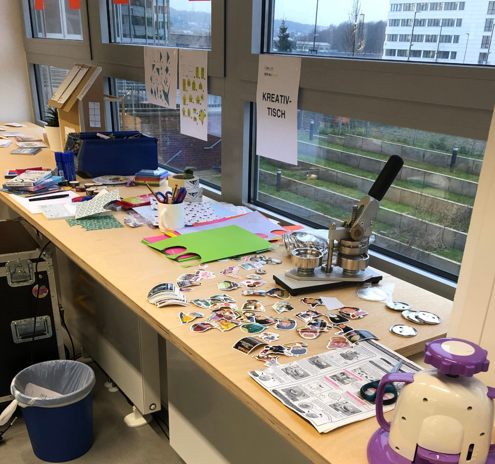 Ein kleiner Kreativtisch um sich Inspiration zu holen und den Gedanken ihren freien Lauf zu lassen